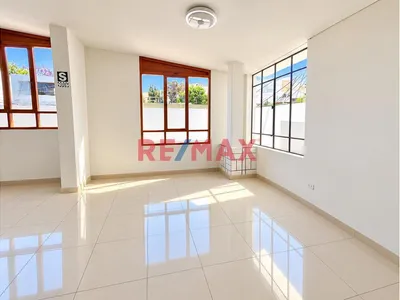 Oficina en alquiler · Leon Xxiii, Cayma · 140 m², 4 dorm.