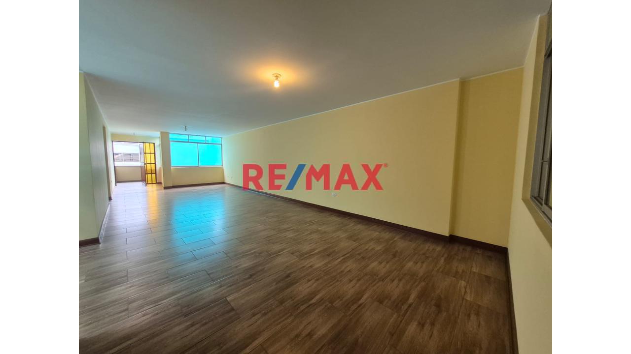 Espacioso, Iluminado Y A Pasos Del Parque Loma Amarilla! | 4 Dorms. En Surco