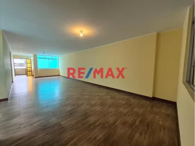 Espacioso, Iluminado Y A Pasos Del Parque Loma Amarilla! | 4 Dorms. En Surco