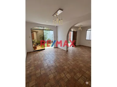 Casa Familiar En Venta En Mayorazgo 4Ta Etapa | 5 Dormitorios, Jardín Cochera Y Excelente Ubicación