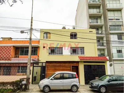 Venta De Propiedad Comercial / Multifamiliar En Av. Mariano Cornejo – Pueblo Libre