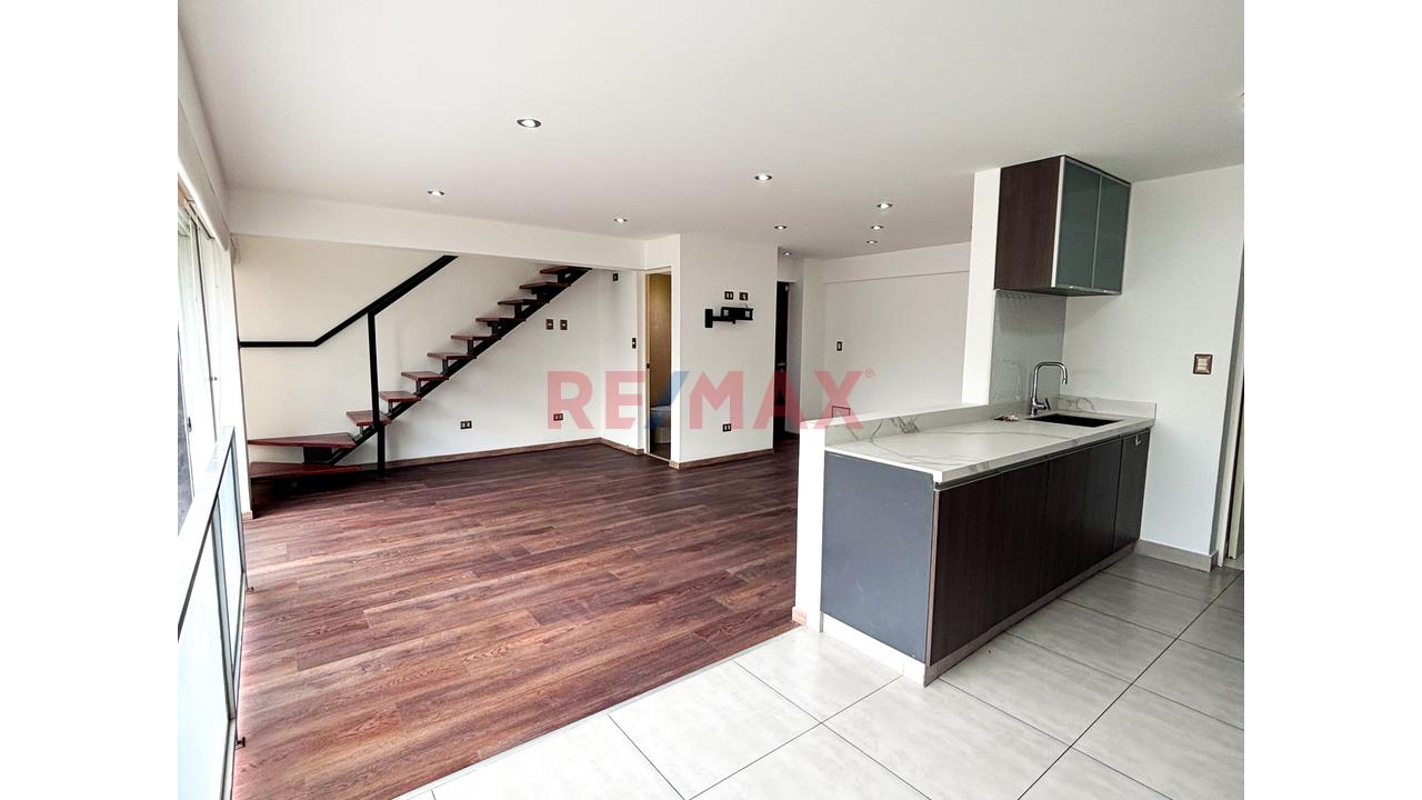 🏡✨ ¡Alquiler En Surco! Dúplex De 98 M² | 2 Dormitorios | Cochera Doble + Depósito