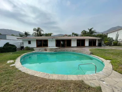Casa en venta · Av Jose León Barandiarán, La Molina · 462 m², 3 dorm.