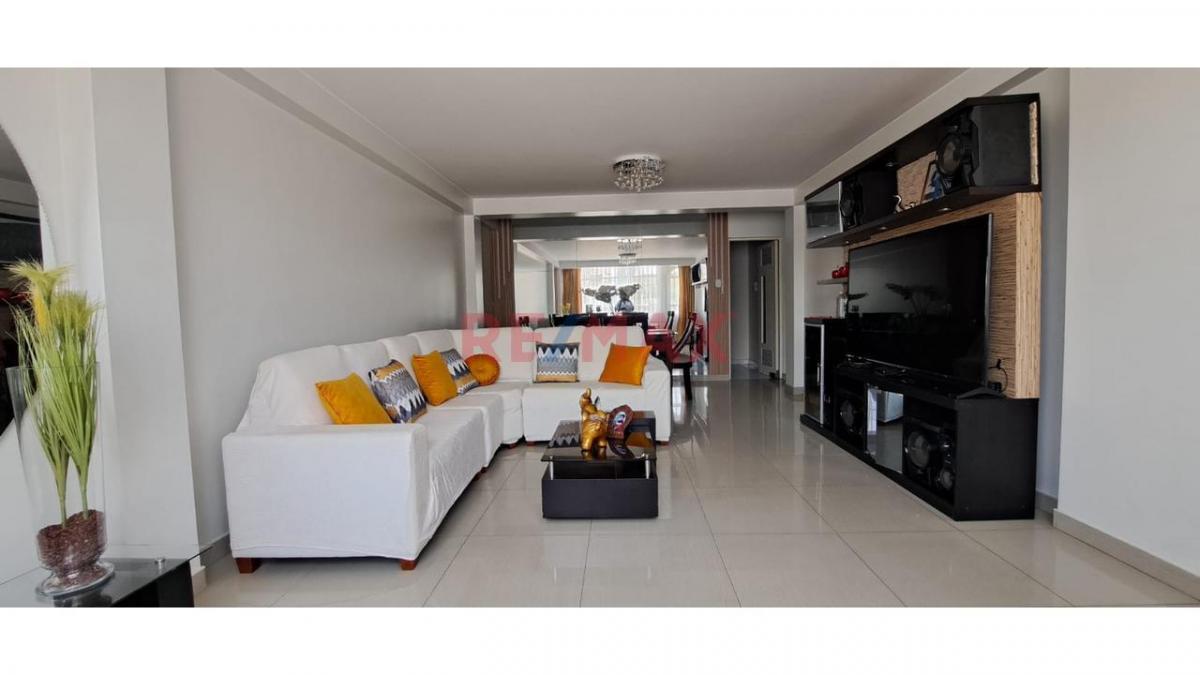 Venta de Departamento en Comas - Lima 3 Dormitorios 