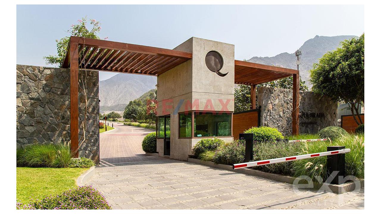 Se Vende Terreno En La Mejor Área De La Quebrada Luxury Condominium.