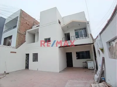 🏡 La Perla | Casa De 3 Pisos Con 6 Habitaciones, Cochera Para 2 Autos Y Potencial Para 5 Pisos