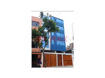 Vendo Moderna Oficina Frente Al Colegio Alpamayo