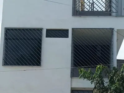 Vendo Bonita Casa De 3 Pisos Mas Azotea De Estreno En Castilla Con Cochera.