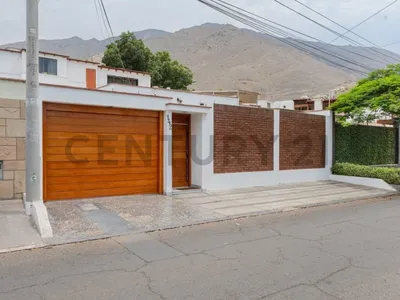 Casa en venta · Los Alamos de Monterrico Etapa Ii, Santiago de Surco · 274 m², 6 dorm.