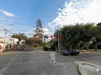 ¡Oportunidad Exclusiva En Santa Leonor, Chorrillos! – Amplio Dpto. En 1Er Piso + 2 Cocheras Independientes