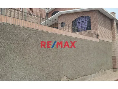 Casa Como Terreno De 155 M² En Urb. Pando – Excelente Ubicación**