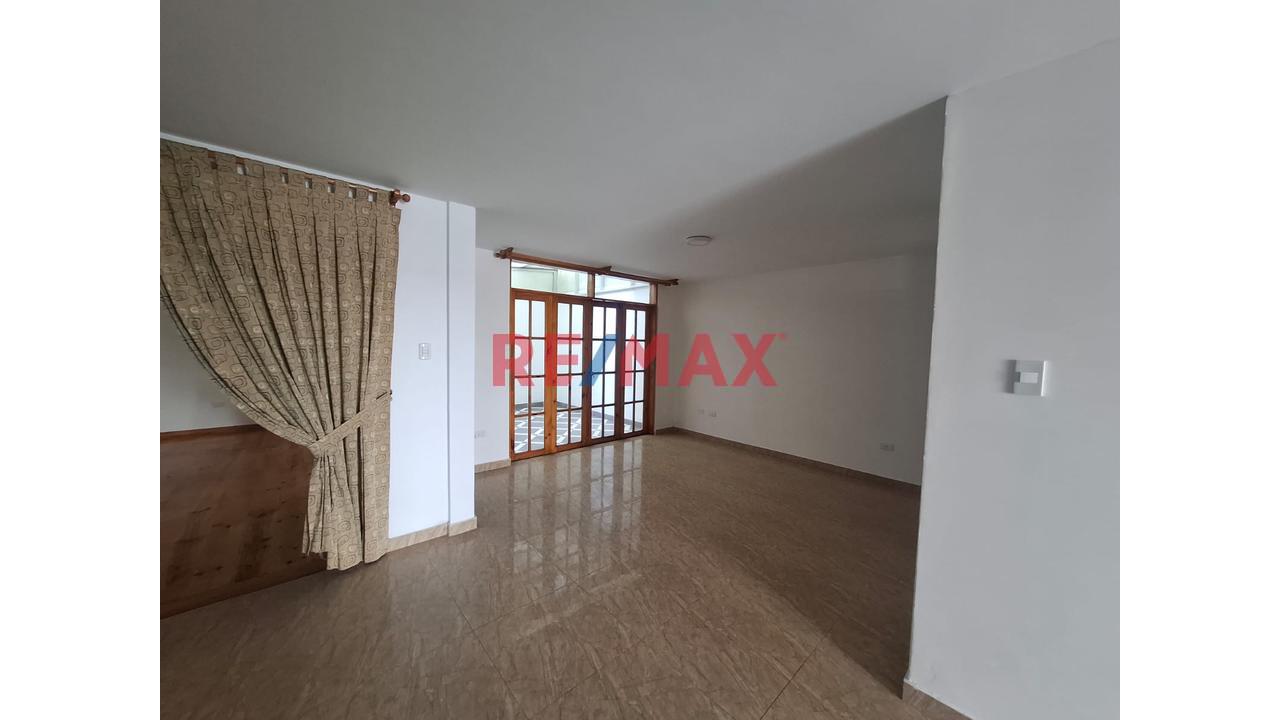 Venta De Casa Urb El Golf Dentro De Condominio 2 Cocheras At 160 M2 Usd 330,000 Dolares