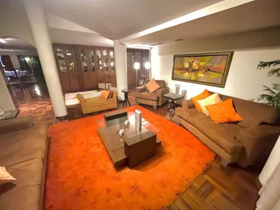 Venta de Casa en Santiago de Surco - Lima 5 Dormitorios