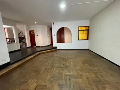 Venta de Casa en Santiago de Surco - Lima 4 Dormitorios