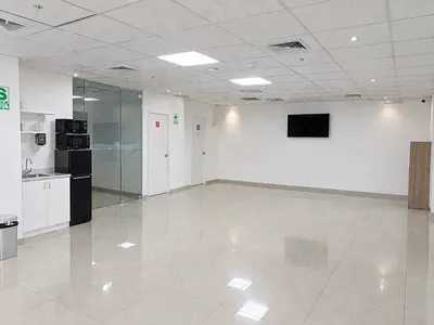 Oficina Implementada de 233 m² con 3 Cocheras, Vista Al Pasaje y Golf en Surco