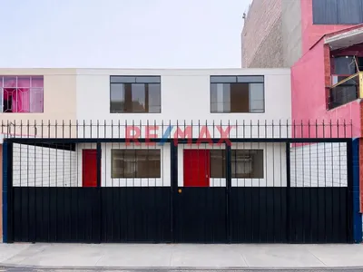 Casa De 2 Pisos En Venta-La Perla