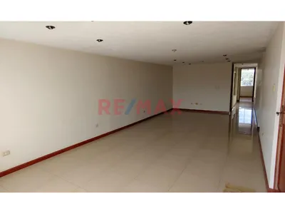 Departamento En Venta En Urb. La Esperanza Jlbr A Una Cuadra De Av Dolores