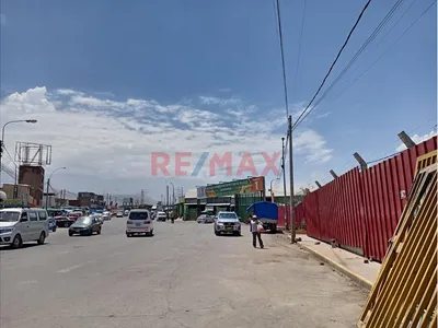 Stand Comercial Al Frente Del  Mercado Metropolitano De Rio Seco