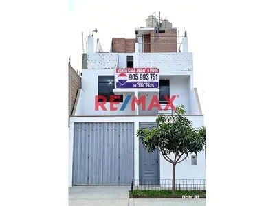 Casa De 4 Pisos En Cañete