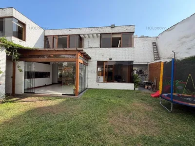 Venta de Casa en Santiago de Surco - Lima 4 Dormitorios