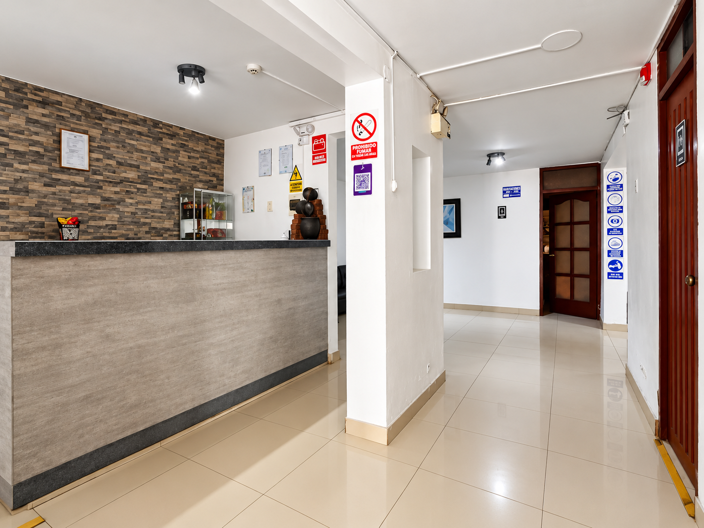 Venta de hotel de 5 pisos y 22 habitaciones en Av. Juan Pablo II – S/ 2.5 MM