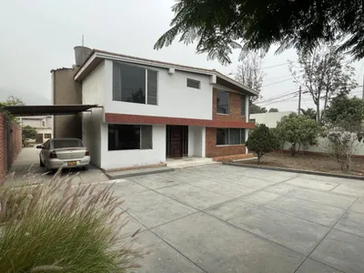 Venta de Casa en La Molina - Lima 5 Dormitorios