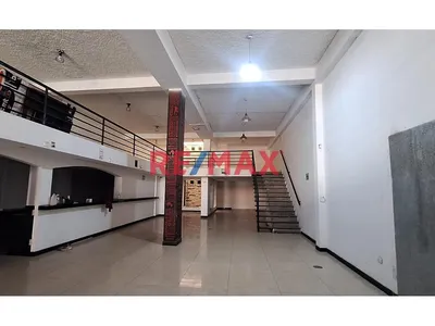 Se Vende Local Comercial De 3 Pisos – A.C: 740M2 En Plena Av. América Sur A Un Paso Del Bypass Del Óvalo Grau – Trujillo