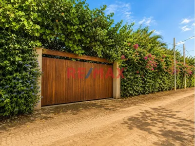 Venta De Casa De Campo En Lurín: 2,700 M² De Áreas Verdes, Piscina Y 6 Bungalows Privados
