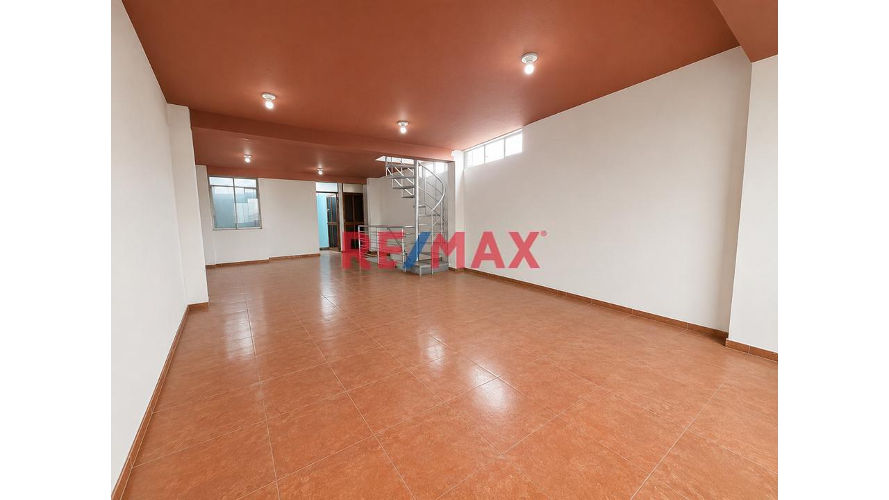 Edificio De 5 Pisos En Avenida En Alquiler En Carabayllo