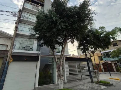 Venta de Departamento en Santiago de Surco - Lima 5 Dormitorios