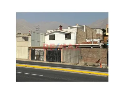 Alquiler De Casa En Chaclacayo Incluy 2 Cocheras