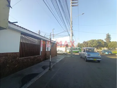 Se  Alquila Para Rubro Comercial Y/O Salud
