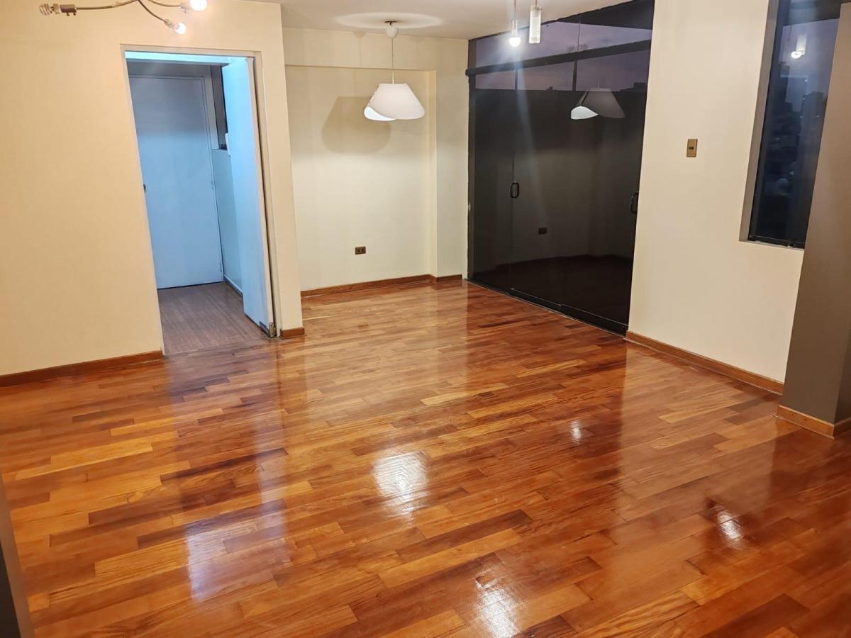 Venta de Departamento en Santiago de Surco - Lima 4 Dormitorios 