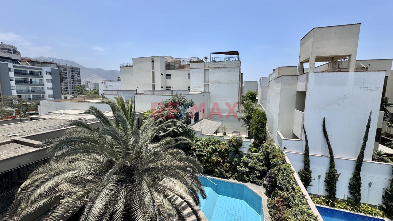 Se Vende Casa Como Terreno Frente A Parque En Av. Buena Vista Chacarilla - San Borja