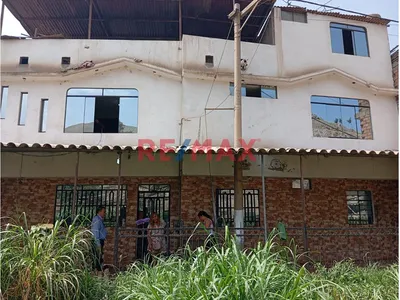 Venta De Casa De 3 Pisos En Puente Piedra