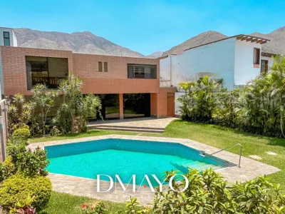 Casa en venta · Rinconada del Lago Etapa 2, La Molina · 350 m², 3 dorm.