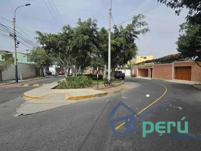 Venta de Casa en Santiago de Surco - Lima 4 Dormitorios