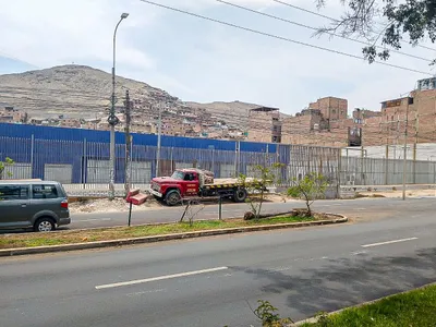Venta de Local Comercial en Los Olivos - Lima 0 Dormitorio 