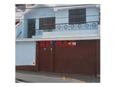 Casa Amplia De 3 Pisos Con Estacionamiento Cerca A Plaza San Miguel