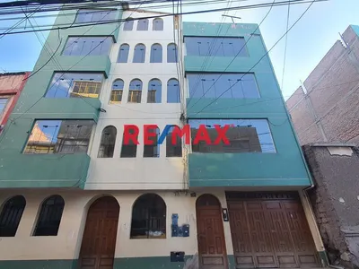 Venta De Casa De 5 Pisos - Puno