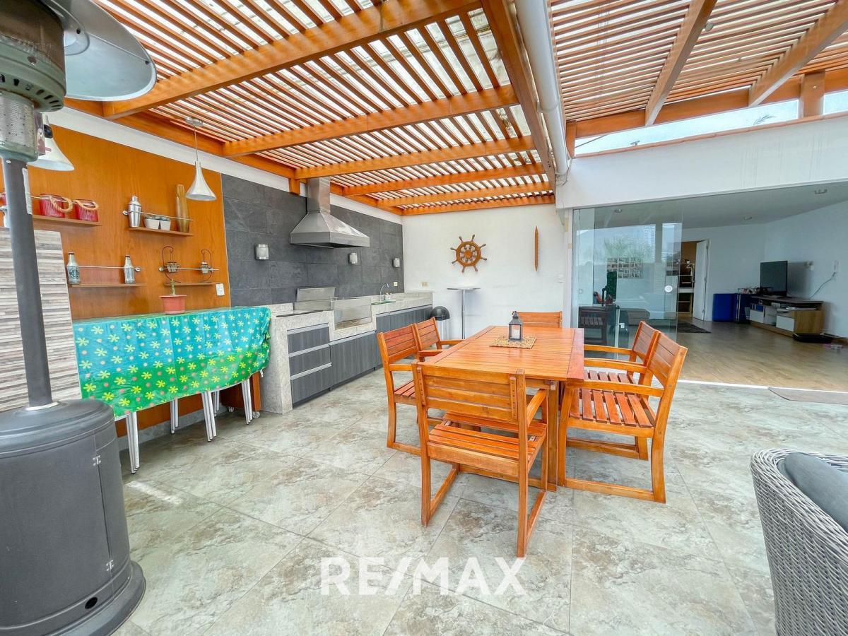 Venta de Departamento en Santiago de Surco - Lima 4 Dormitorios 
