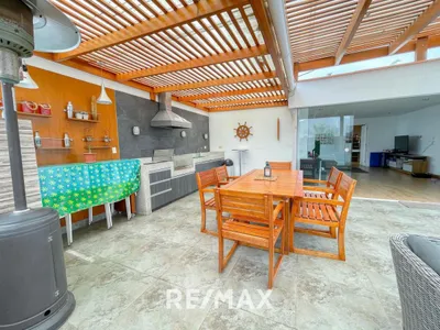 Venta de Departamento en Santiago de Surco - Lima 4 Dormitorios 