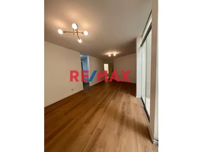 🏡 ¡En Venta! Hermoso Departamento Remodelado Con Amplia Terraza En La Molina
