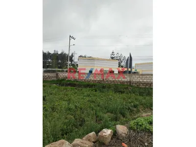 Terreno Grande Rodeado De Urbanizaciones