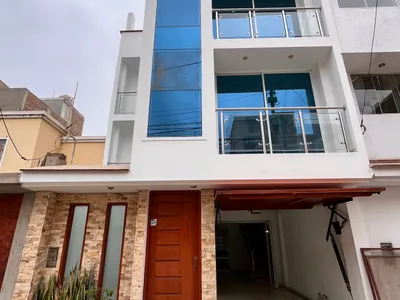 Casa 3 pisos + azotea en Residencial Torres de Quevedo, Urb. Villa Contadores