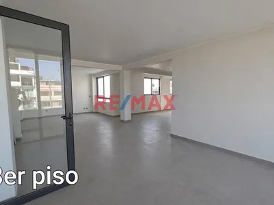 Alquiler De Local Comercial De Estreno – Excelente Ubicacion