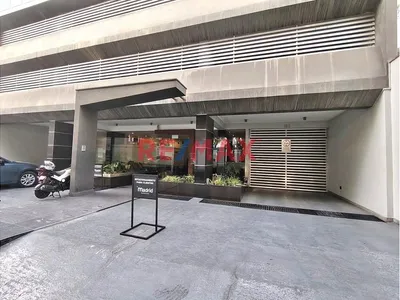 Linda Oficina Comercial Frente Al Cc Chacarilla