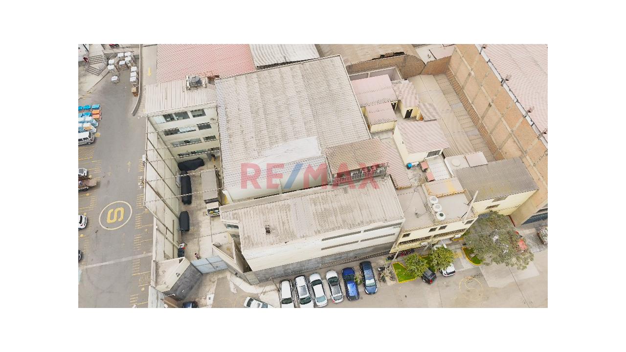 Se Alquilan 223.40 M2 En Ate - 2 Pisos Multifuncionales / Coworking Industrial
