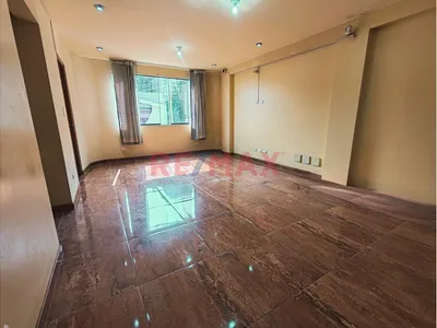 Vendo Amplio Departamento De 108M2 En 2Do Piso Con Aires Incluidos