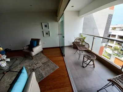Venta de Departamento en Santiago de Surco - Lima 5 Dormitorios